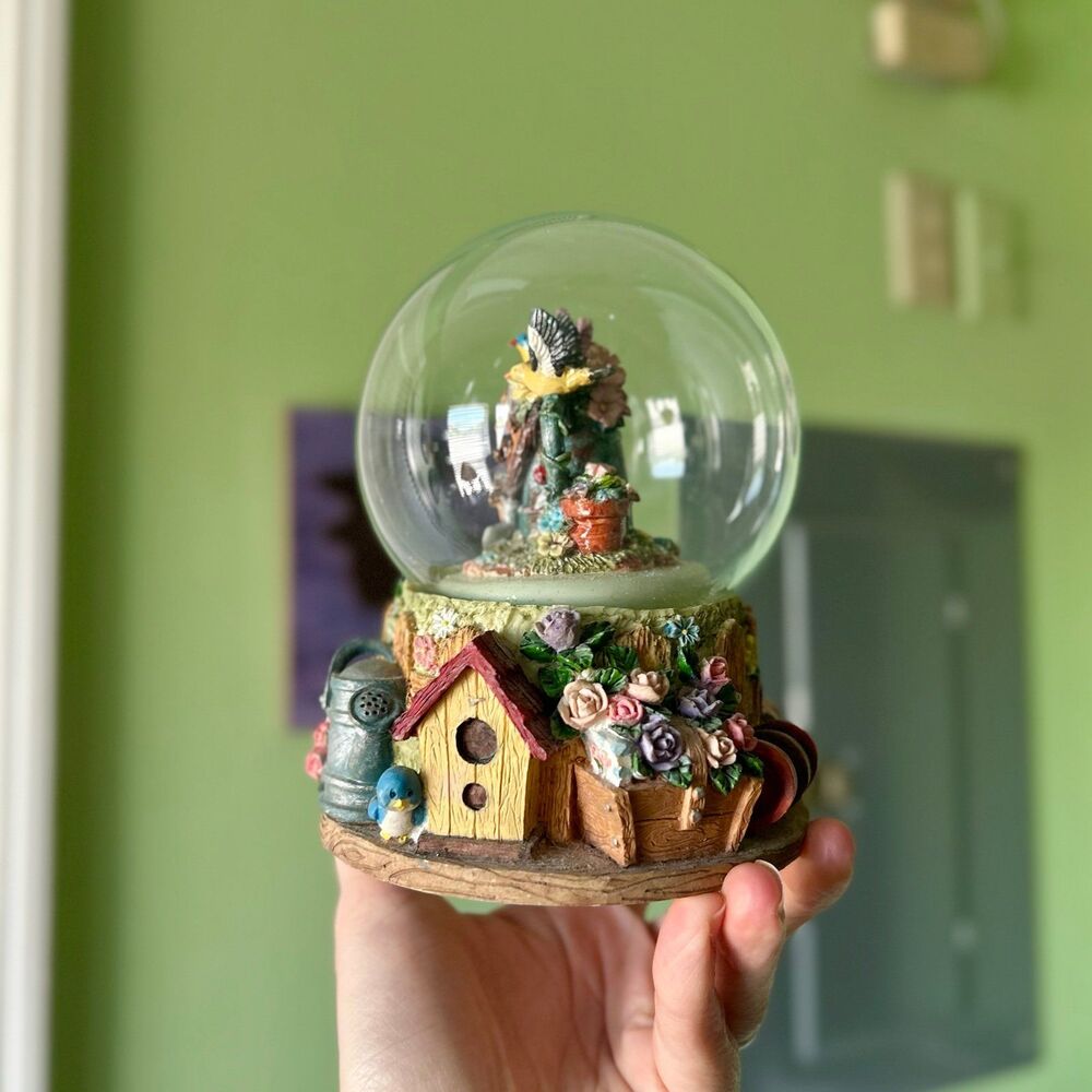 VTG Charming Encased Garden Textured 3D Floral Cottagecore Globe Accent Decor - Picture 5 of 9